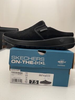 SKECHERS ON-THE-GO SNUGGLY SNEAKERS WOMENS SIZE 7.5